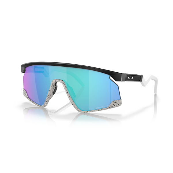 OAKLEY